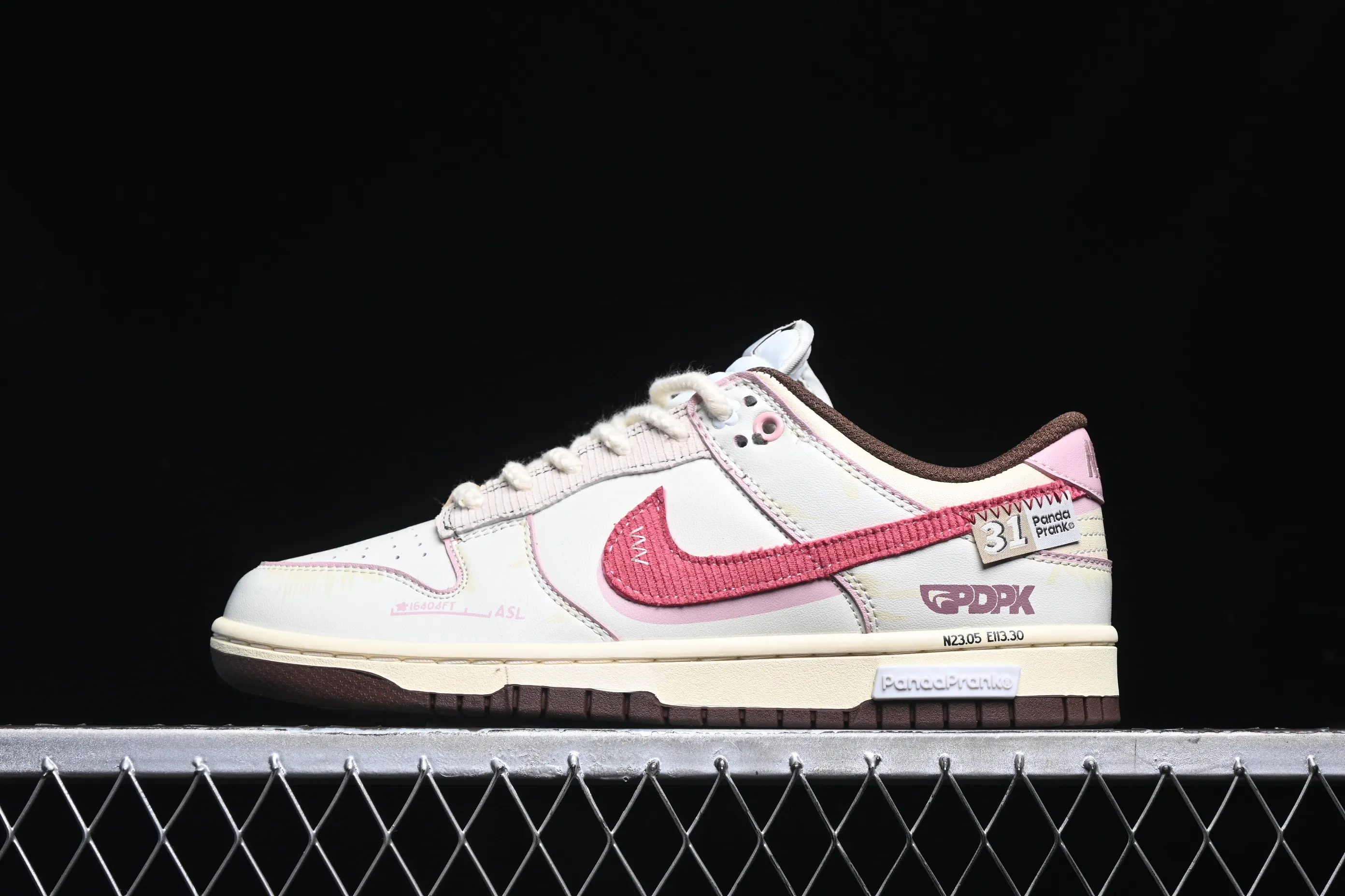 All Categories Nk SB Dunk Series Nk SB Dunk Low Low-top sneakers Nk Dunk "Surfaces In Brown And Sail" Panda Prank Flying Over the Skyline Weiyi Pink White Low-top casual sneakers DD1503-124